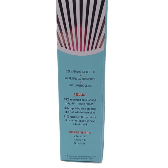 First Aid Beauty 10% Vitamin C Brightening Serum - Picture 6 of 8